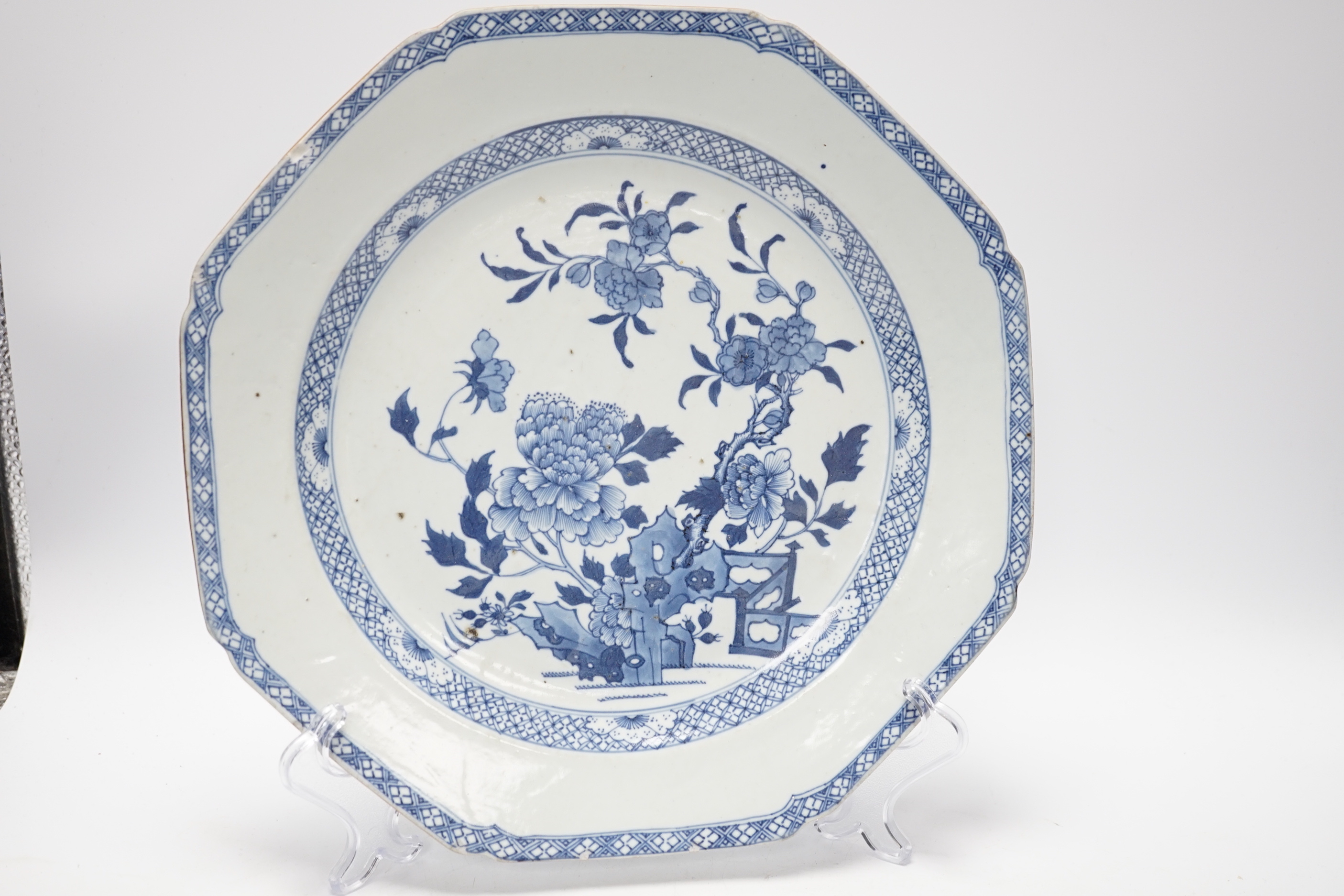 A late 18th century Chinese blue and white octagonal export plate and other items, Chinese export plate, 30cm wide (5)